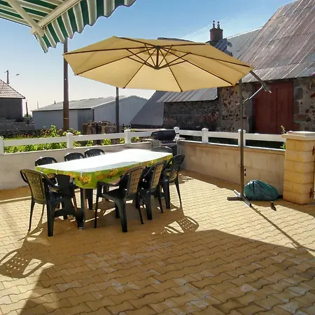 Maison De Charme A Avec Vue Sur Les Montagnes Nyaraló Valuejols